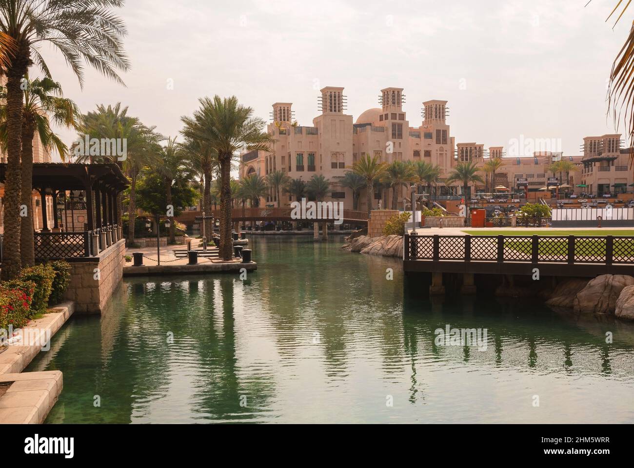 Dubaï, Émirats arabes Unis - 18 janvier 2022 : magnifique Madinat Jumeirah, détails de l'architecture pendant la journée. Banque D'Images