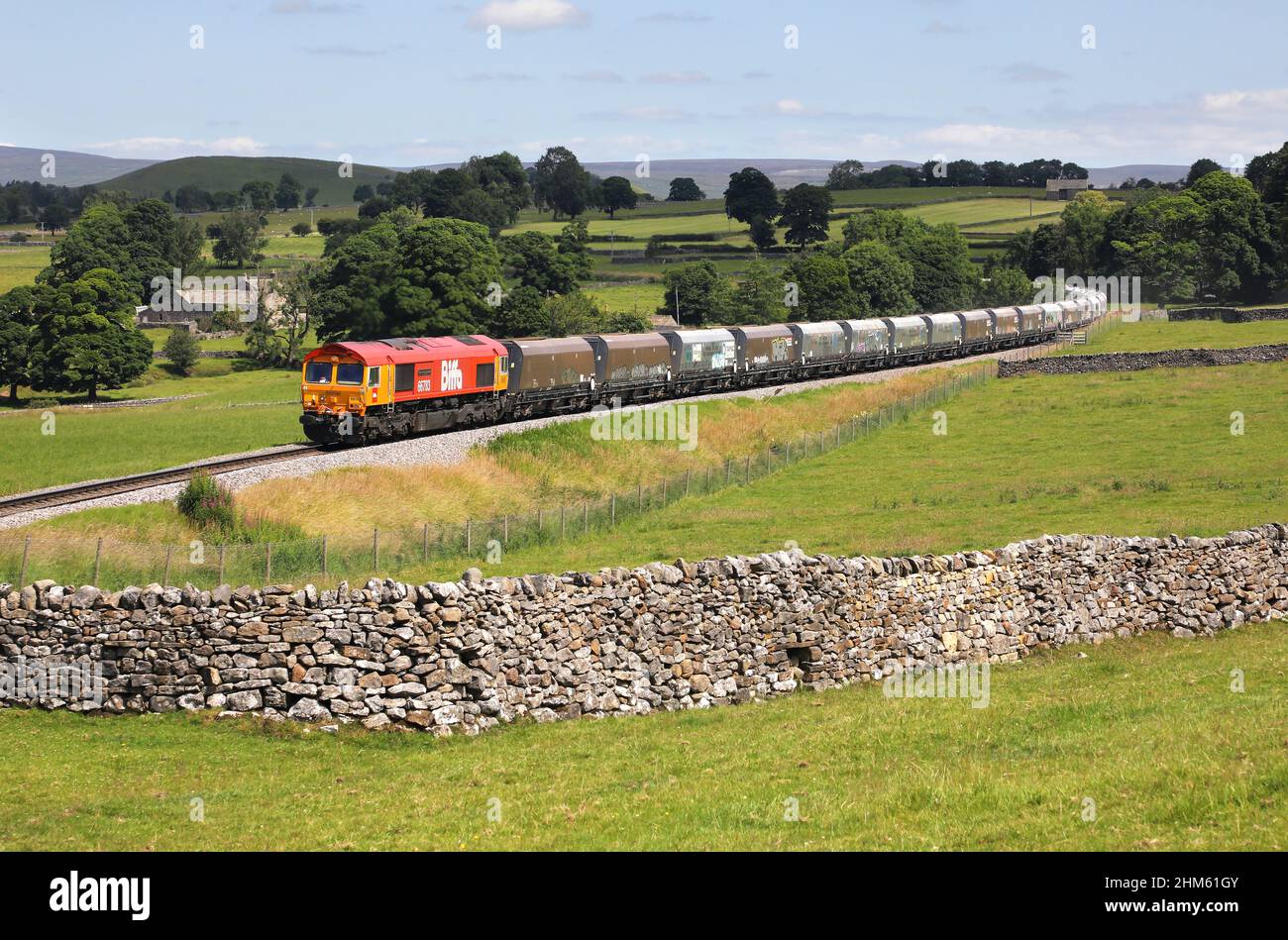 66783 passe le pont Taylors sur 16.7.21 avec son train de Rylstone à Hunslet. Banque D'Images