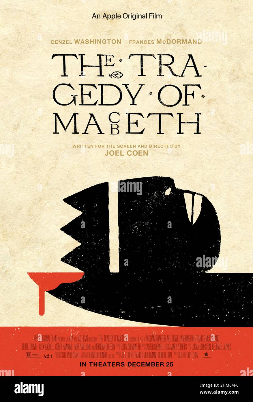 La tragédie de Macbeth (2021) dirigée par Joel Coen et mettant en vedette Denzel Washington, Frances McDormand et Alex Hassell.L'adaptation sur grand écran de la pièce de William Shakespeare sur un seigneur écossais devient convaincu par un trio de sorcières qu'il deviendra le prochain roi d'Écosse. Banque D'Images