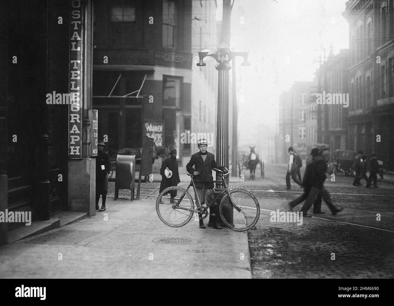 George Christopher, poste Tél #7, 14 ans. Il y a plus de 3 ans. Ne fonctionne pas les nuits. Lieu: Nashville, Alabama - Lewis Hine photo 1910 Banque D'Images