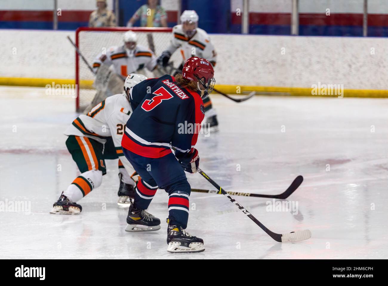 3 Mathew pendant le match de hockey entre FAU Owls et Miami Hurricanes à Kendall Ice Arena, Floride, États-Unis Banque D'Images