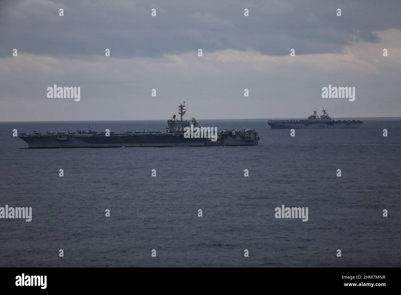MER DES PHILIPPINES (fév 7, 2022) le porte-avions de la classe Nimitz ...