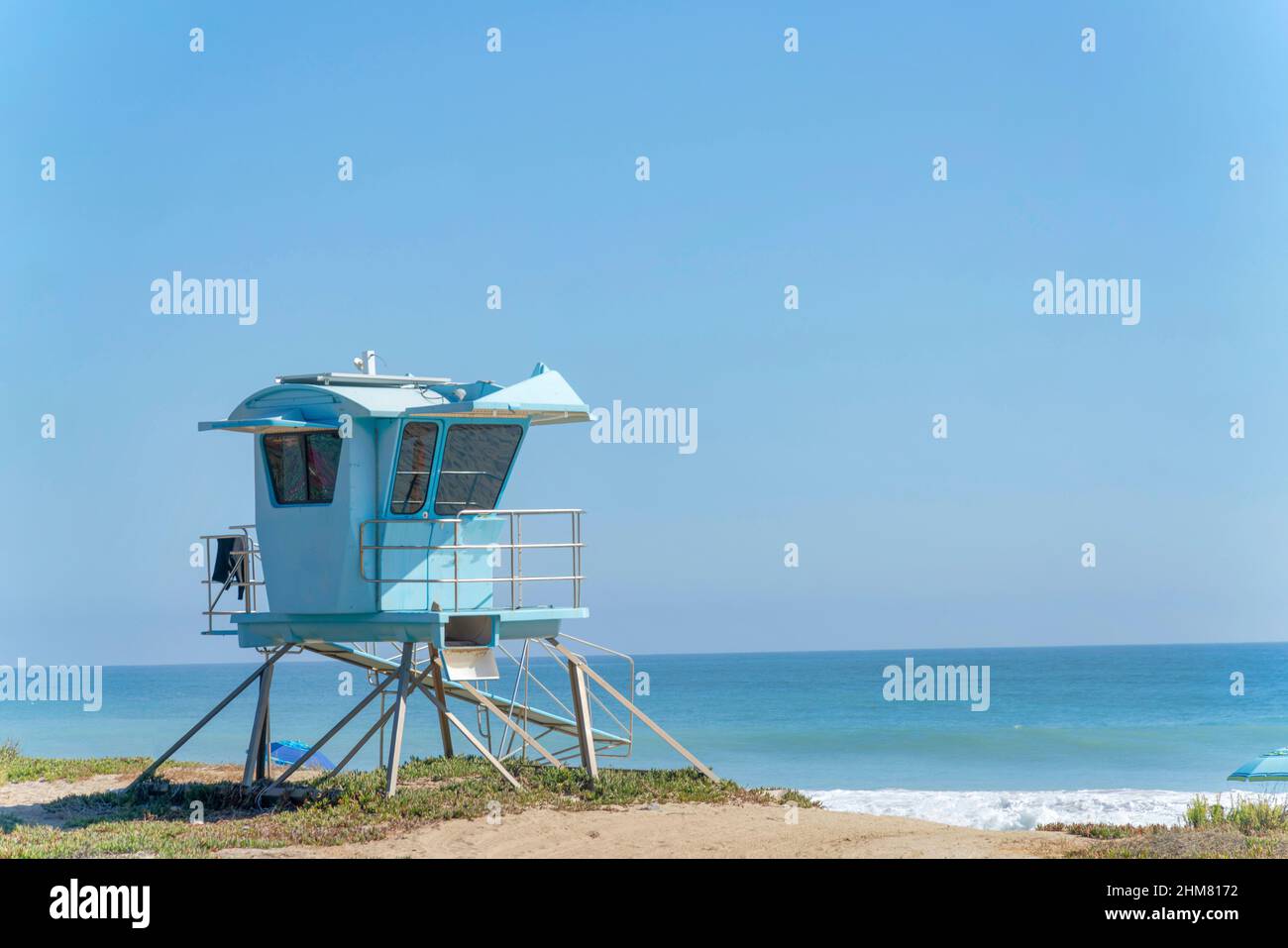 Maison de maître-nageur bleu clair sur la plage de San Clemente, Californie Banque D'Images