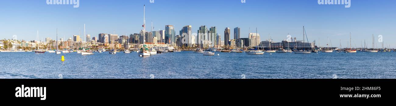 San Diego horizon centre ville panorama bannière ville mer gratte-ciel baie bateaux bateau Banque D'Images