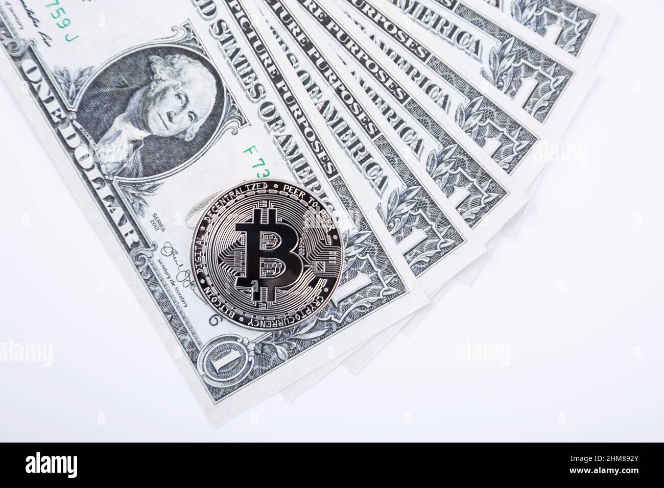 Le concept de l'argent des investisseurs entrant dans l'industrie des crypto-monnaies et l'achat de bitcoins. Banque D'Images