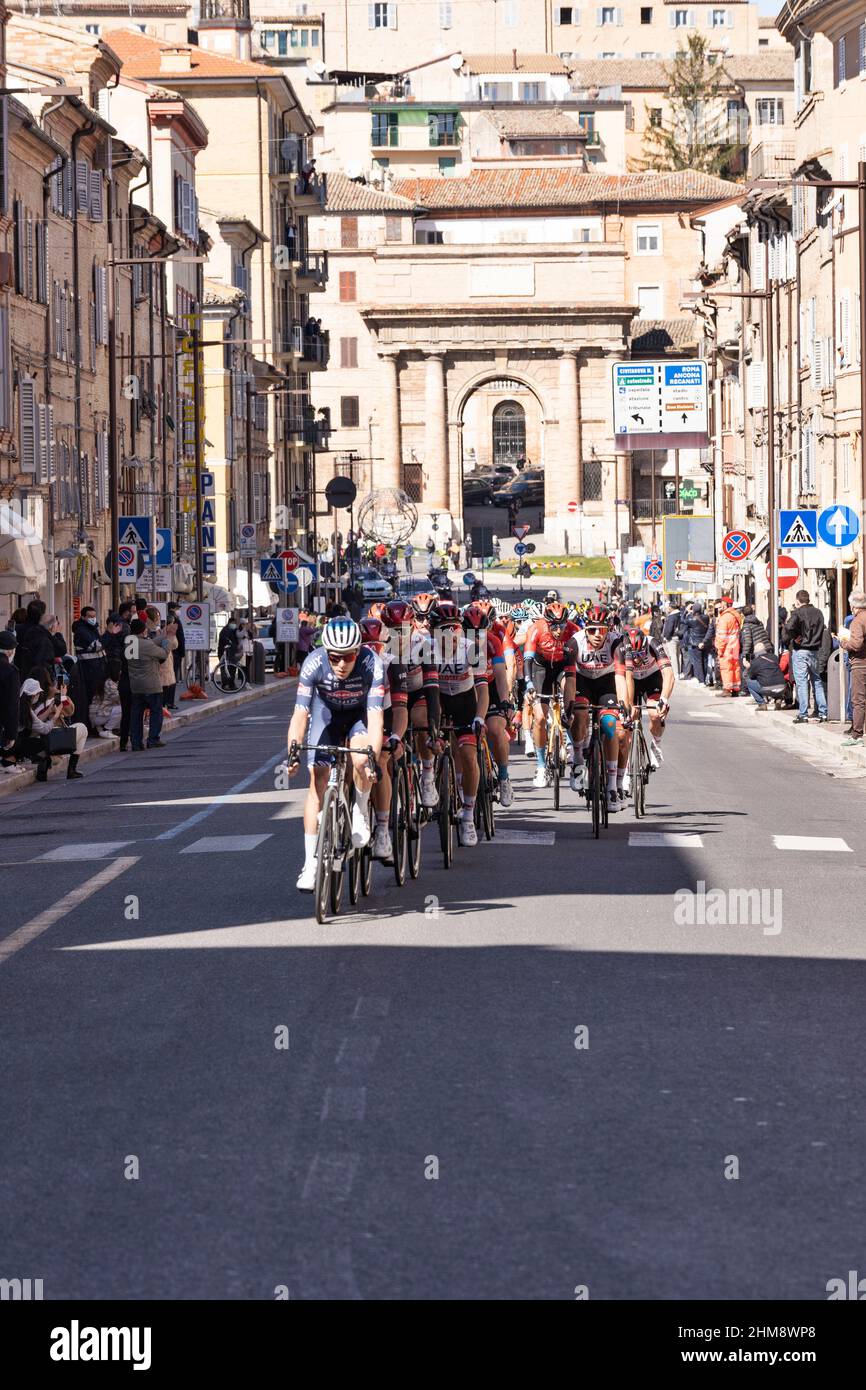 Corso Cairoli, passage de la course cycliste de Tirreno Adriatica, Macerata, Marche, Italie, Europe Banque D'Images