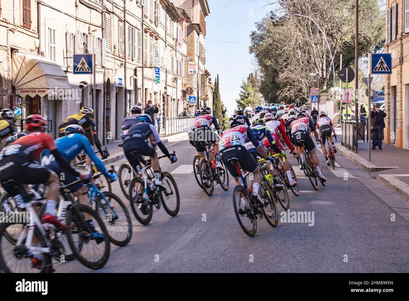 Corso Cairoli, passage de la course cycliste de Tirreno Adriatica, Macerata, Marche, Italie, Europe Banque D'Images