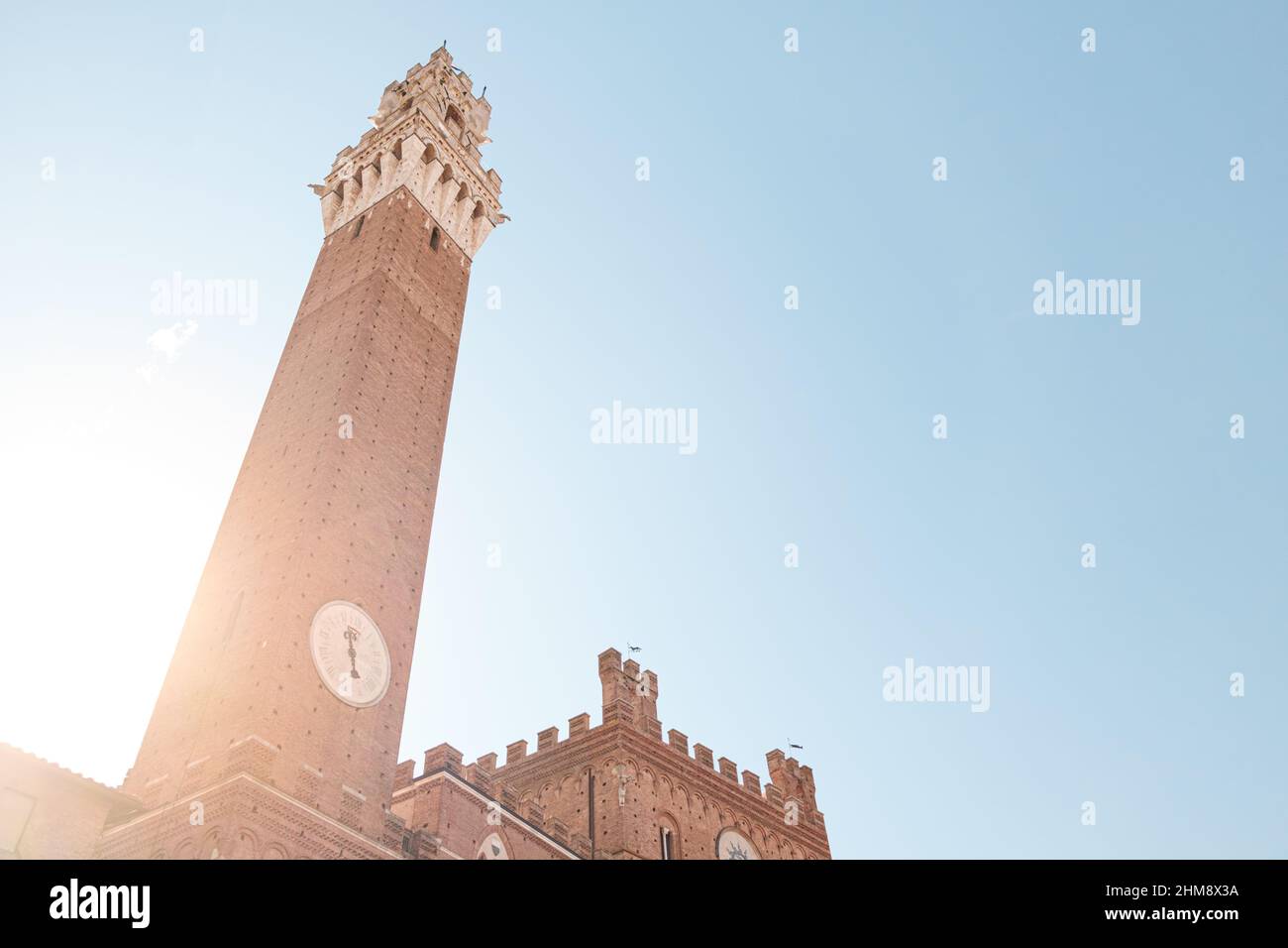Torre del Mangia sotto il Sole, Toscana, Italie Banque D'Images