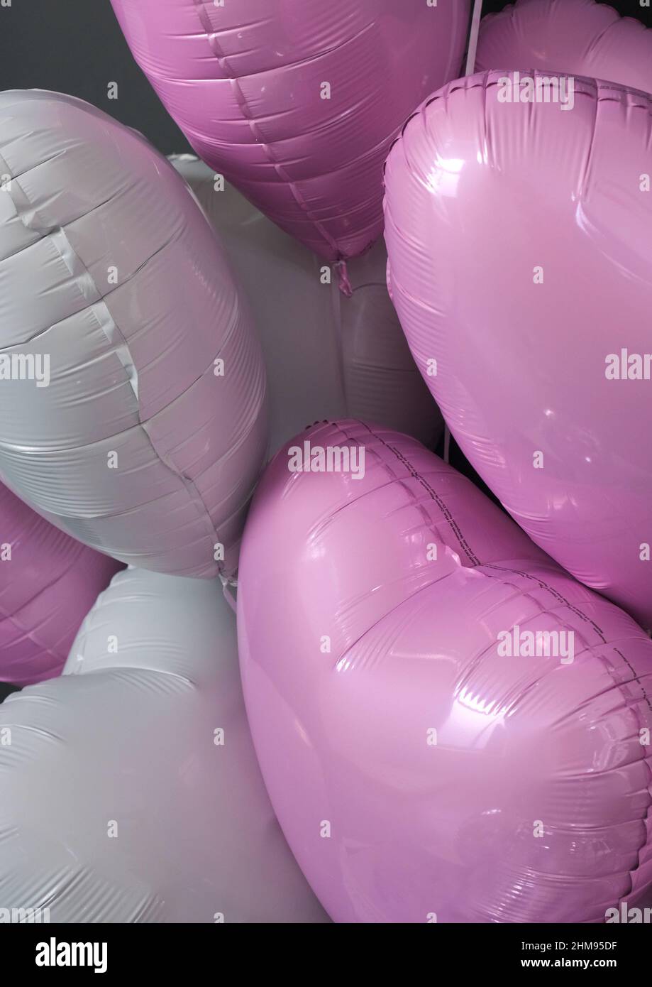 Ensemble de ballons d'air en gel rose et gris pour la fête de la  Saint-Valentin ou la douche de bébé Photo Stock - Alamy