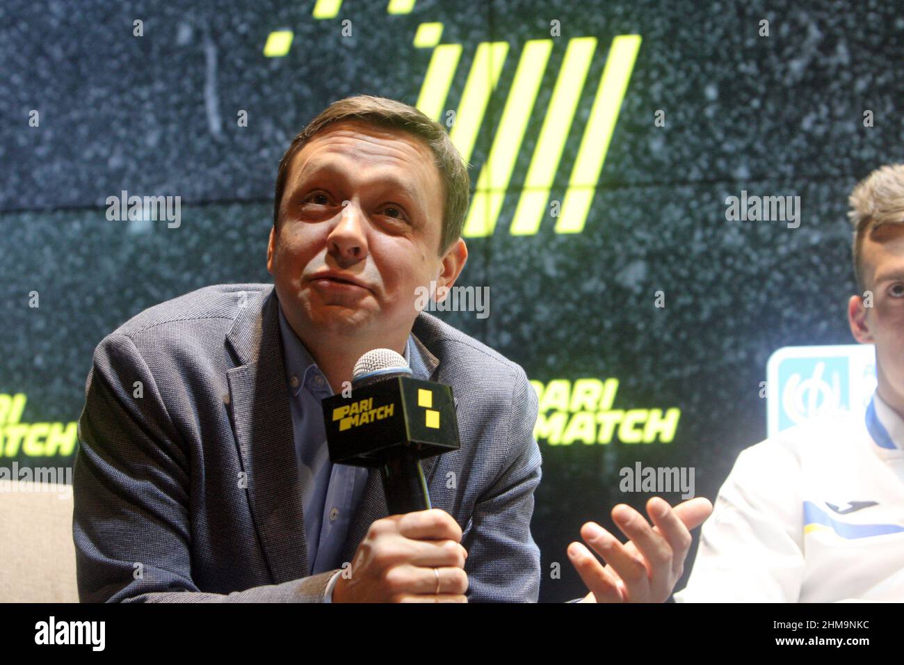 KIEV, UKRAINE - le 8 FÉVRIER 2022 - le Président de l'Association ukrainienne du Futsal Serhii Vladyko assiste à la conférence de presse de l'entraîneur et des joueurs Banque D'Images