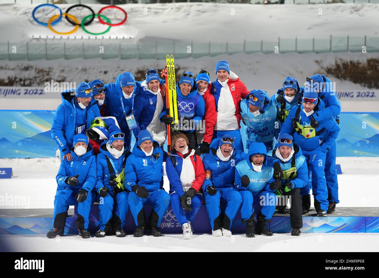 Zhangjiakou, province chinoise du Hebei. 8th févr. 2022. Les athlètes français célèbrent après le biathlon masculin 20km au Centre national de biathlon de Zhangjiakou, dans la province de Hebei, dans le nord de la Chine, le 8 février 2022. Crédit: Peng Ziyang/Xinhua/Alay Live News Banque D'Images