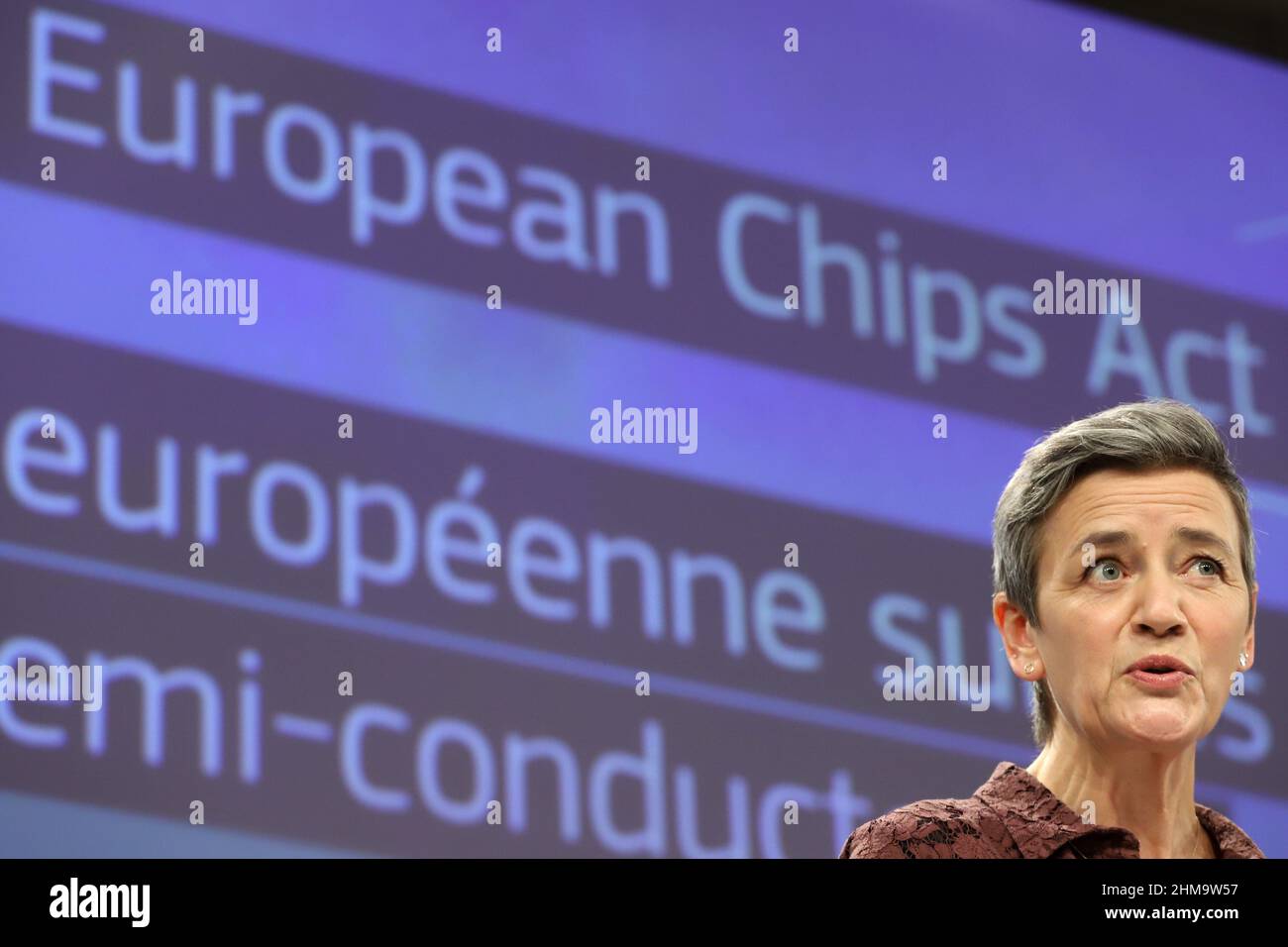 Bruxelles, région de Bruxelles-capitale, Belgique. 8th févr. 2022. Le vice-président exécutif européen Margrethe VESTAGER s'exprime lors d'une conférence de presse sur la loi européenne sur les puces au siège de la Commission européenne à Bruxelles, Belgique, le 8 février 2022. La Commission européenne a proposé un plan de 48 milliards de dollars pour faire face aux pénuries de semi-conducteurs et renforcer le leadership technologique de l'Europe. (Credit image: © Valeria Mongelli/ZUMA Press Wire) Credit: ZUMA Press, Inc./Alamy Live News Banque D'Images