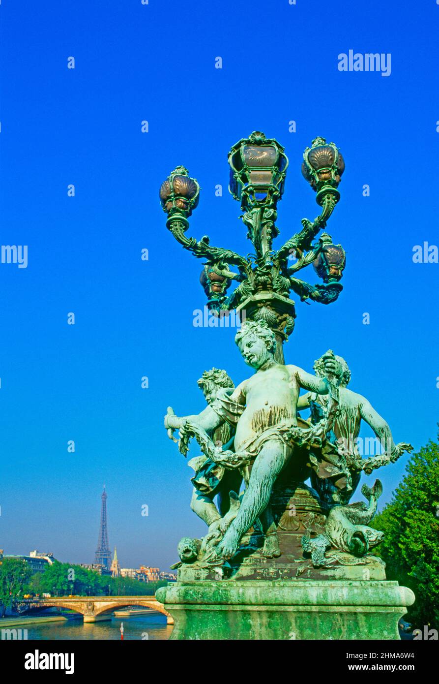 Statue sur pont Alexander III, Paris France, Banque D'Images