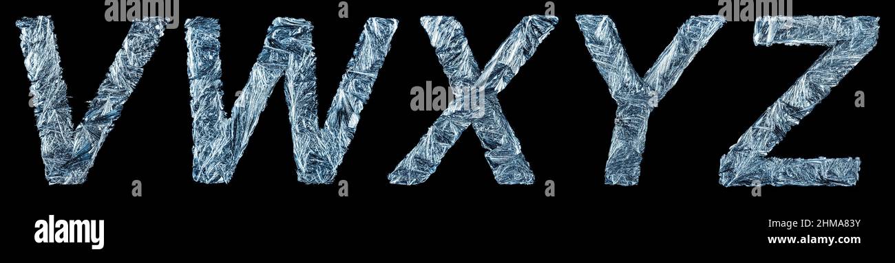 Partie des lettres uniques de l'alphabet latin - V, W, X, y, Z sous forme de motifs hivernaux gelés isolés sur fond noir. Concept du Banque D'Images
