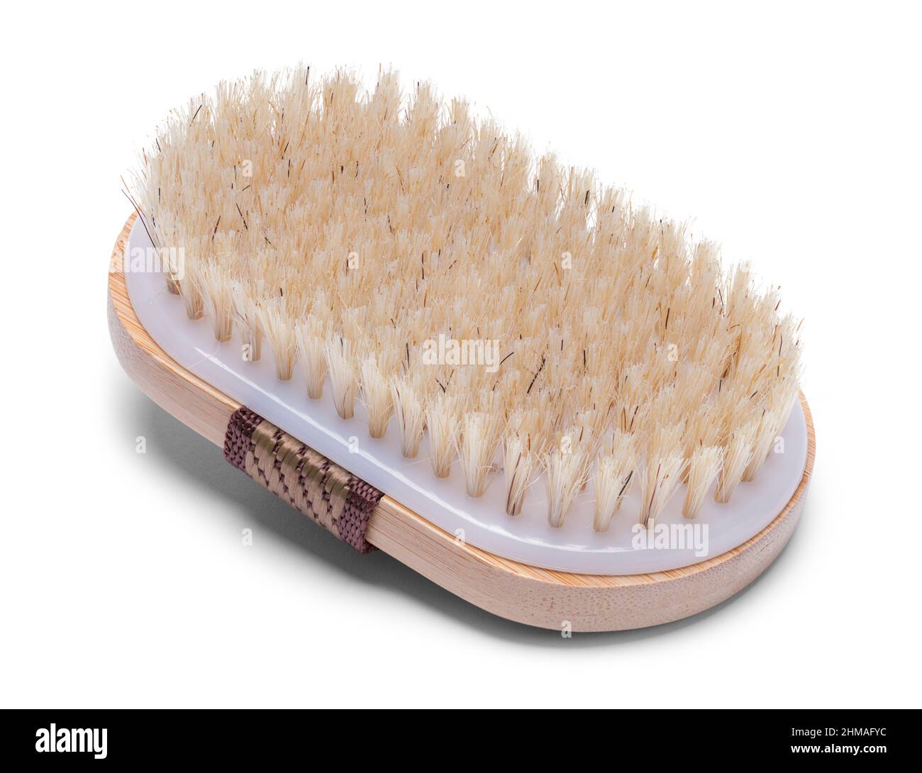 Brosse de nettoyage pour bain à main découpée sur le blanc. Banque D'Images