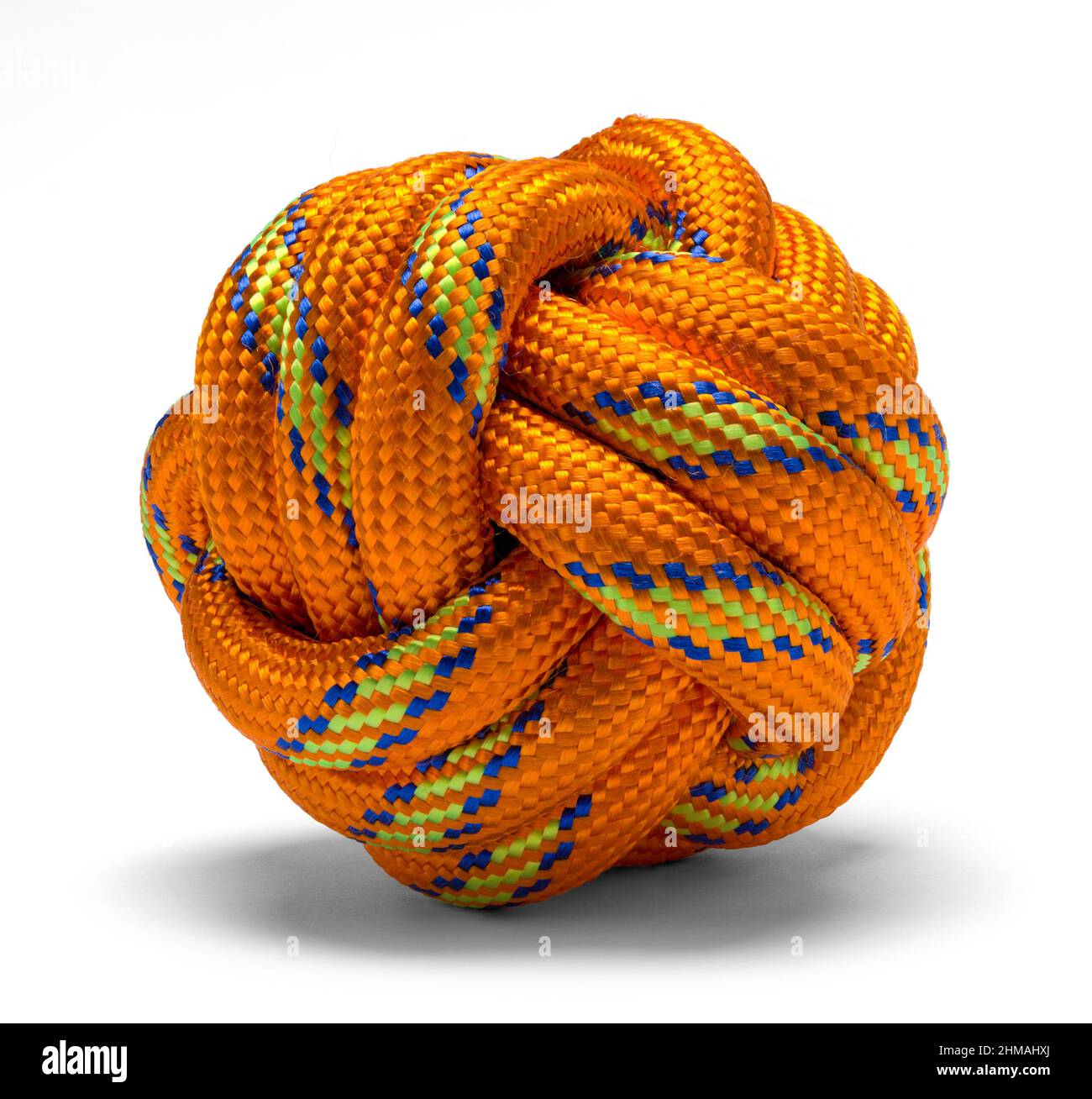 Grande corde nouée Knot découpé sur blanc. Banque D'Images