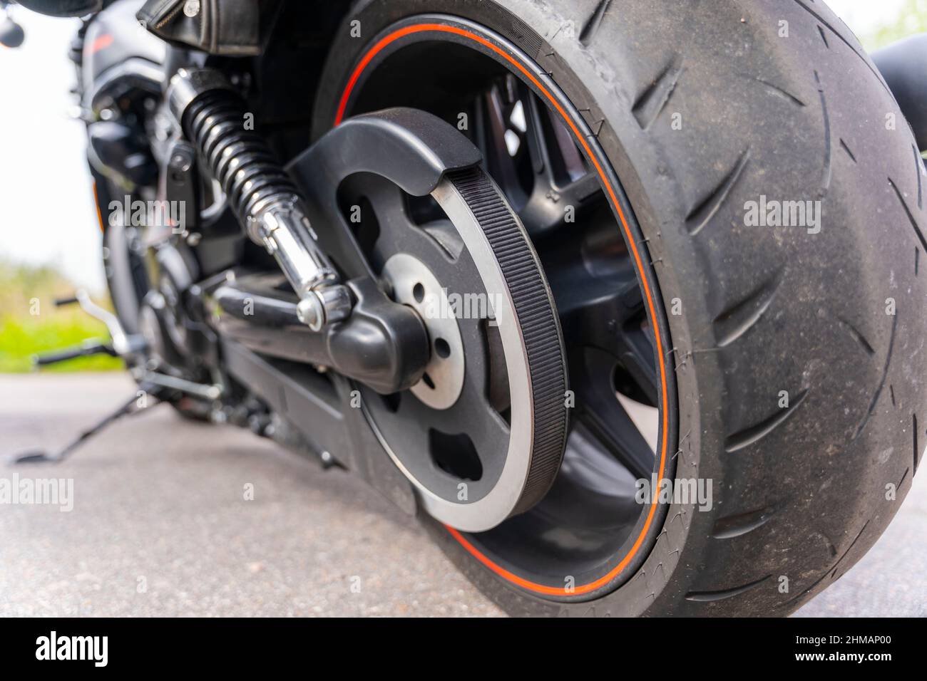 Courroie de transmission de moto en Kevlar, suspension arrière, pignon  d'entraînement, réglage de moto Photo Stock - Alamy