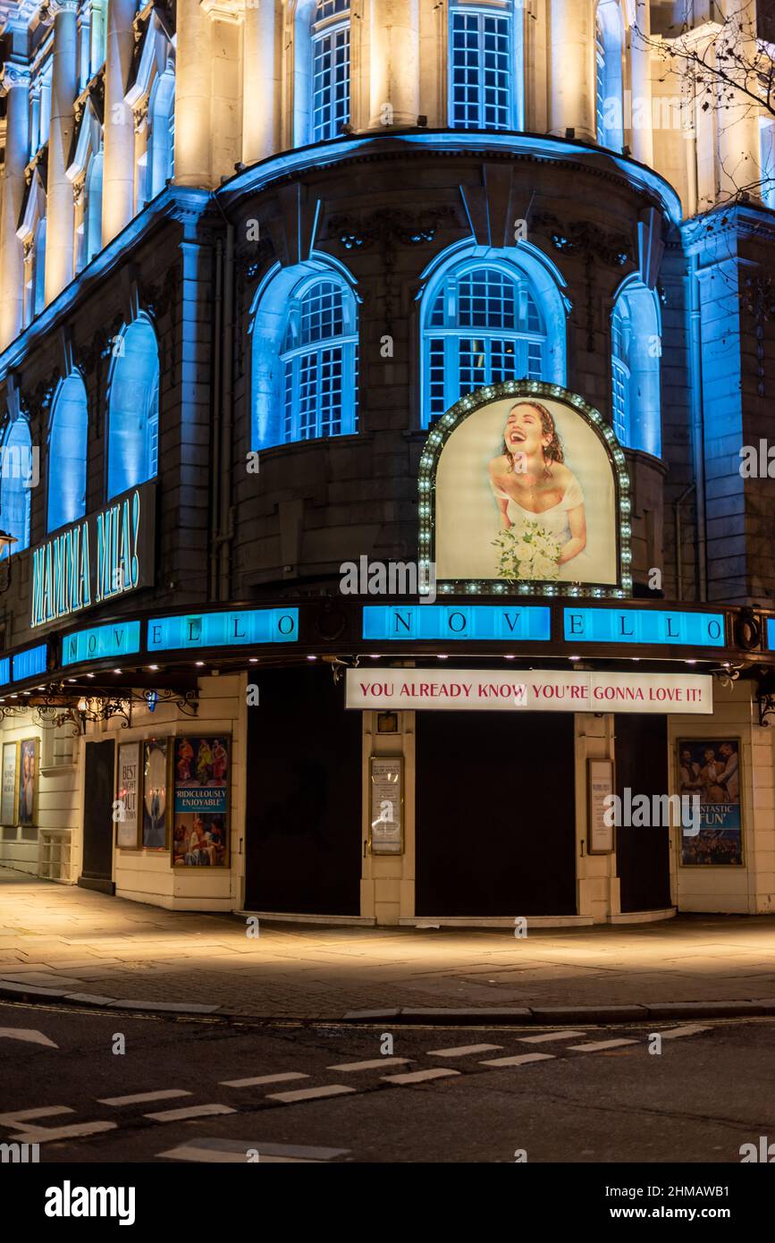 Le bâtiment du Théâtre Novello photographié la nuit Banque D'Images