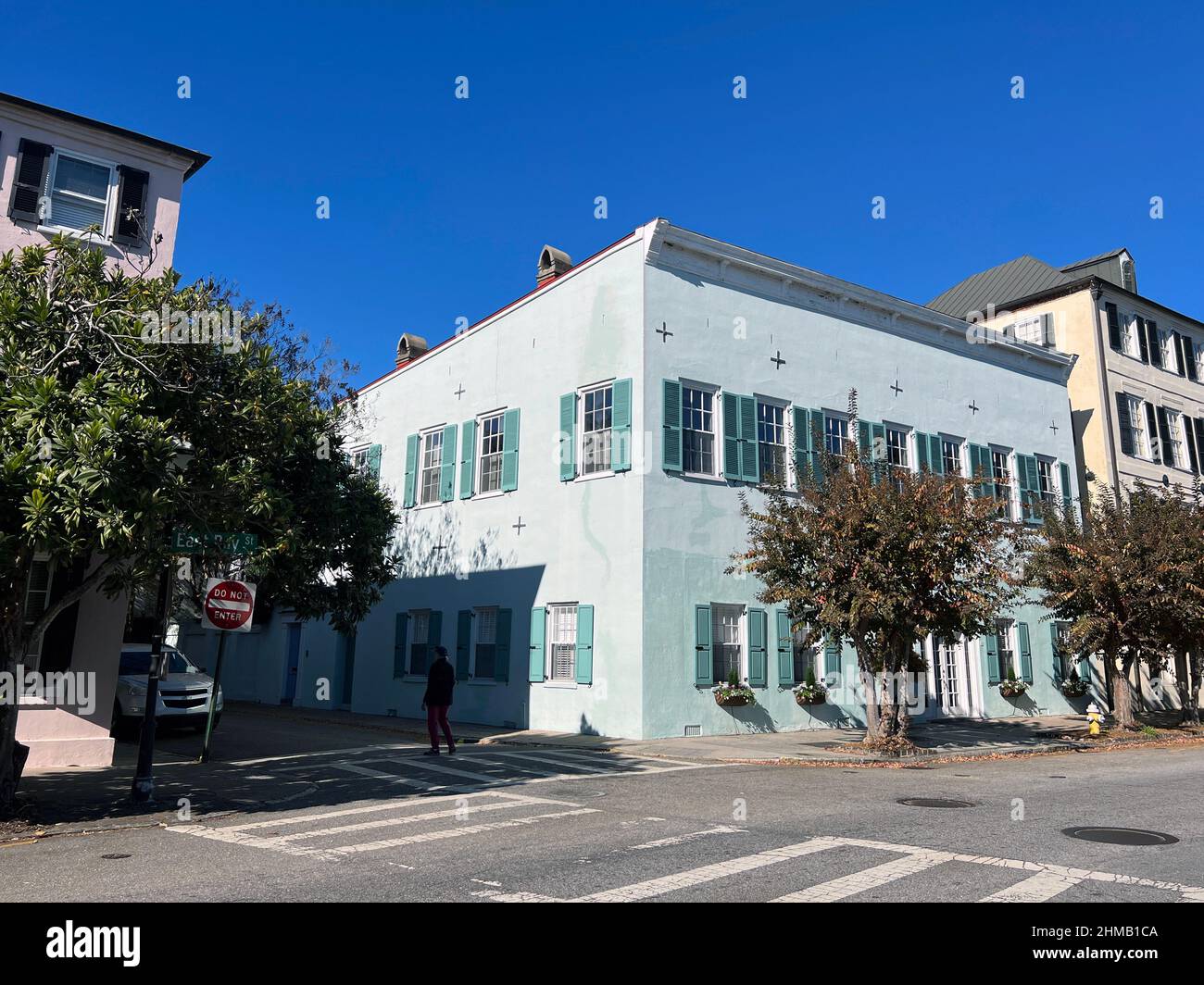 Architecture vue dans le quartier historique de Charleston, Caroline du Sud, une destination de voyage de luxe du sud des États-Unis. Banque D'Images