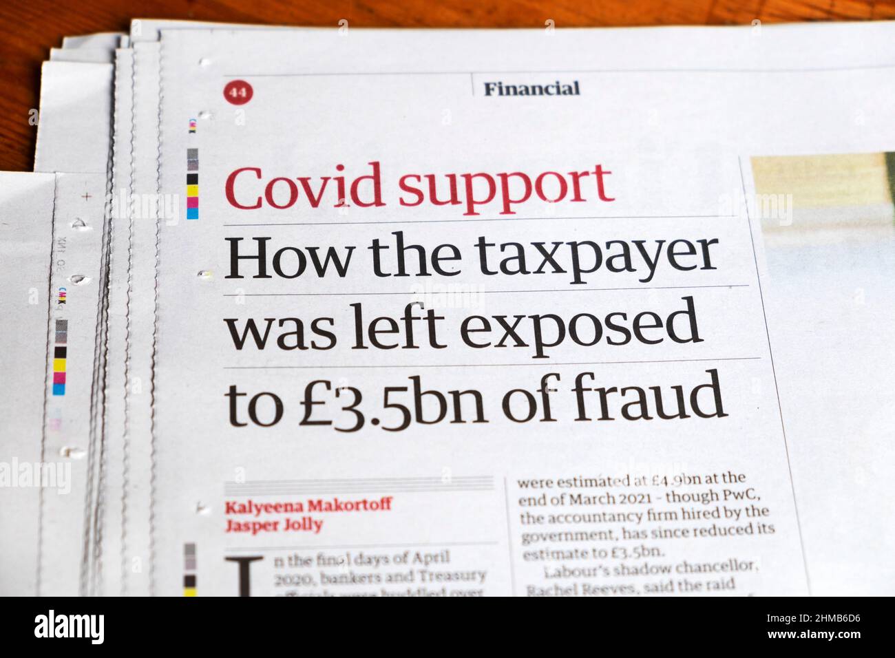 « Covid support How the contribuable was left expose to £3,5bn of Fraud » Guardian Financial article 29 janvier 2022 Londres UK Banque D'Images