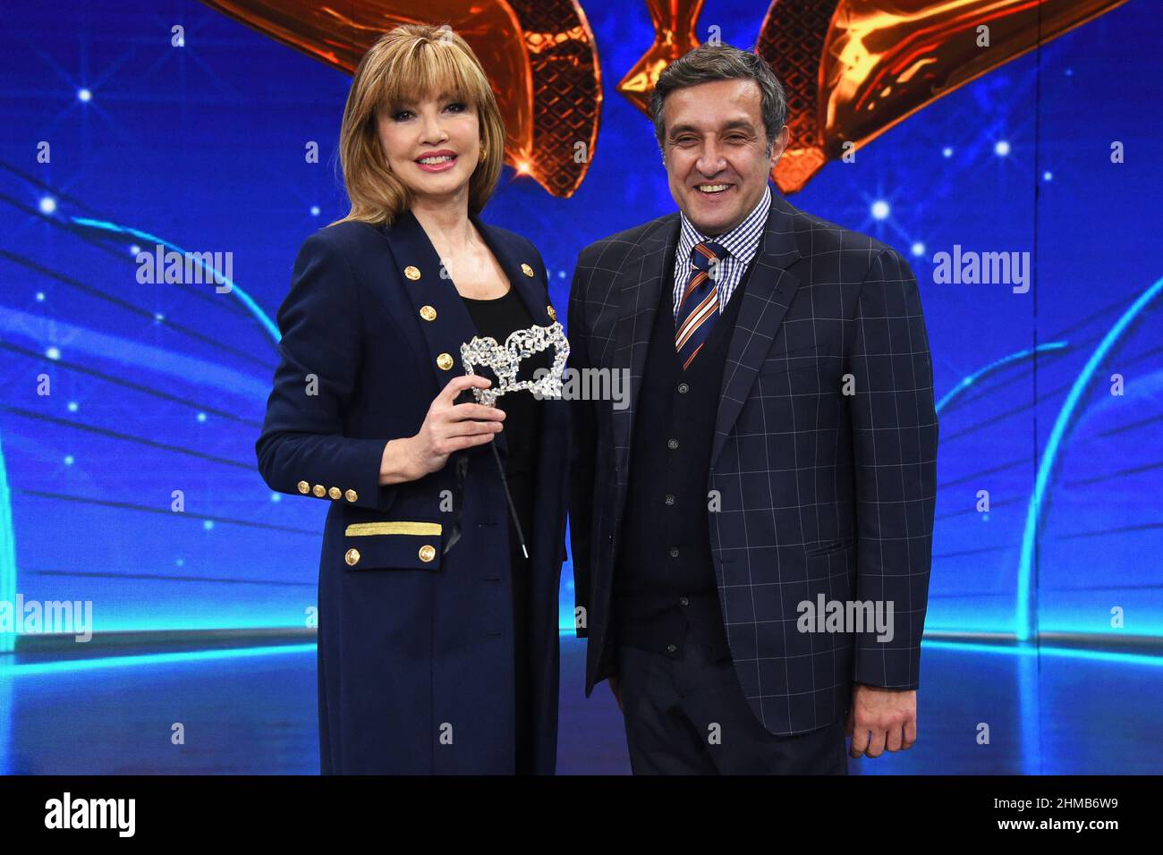 Rome, Italie. 08rd février 2022; TV Broadcast il cantte mascherato photocall, Milly Carlucci , Flavio Insinna crédit: massimo insabato/Alay Live News Banque D'Images
