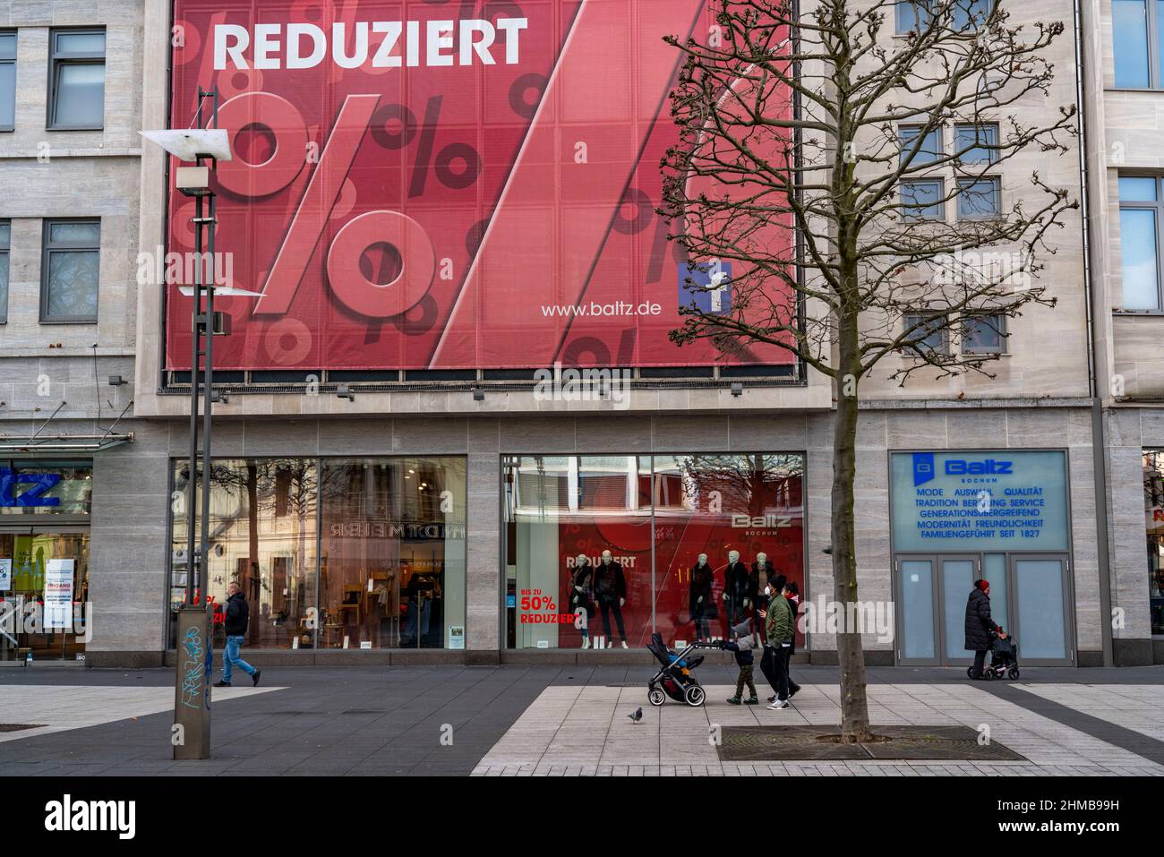 Centre ville de Bochum, en janvier 2022, Massenbergstrasse, rues commerçantes vides, vente, Offres spéciales, Bochum, NRW, Allemagne, Banque D'Images