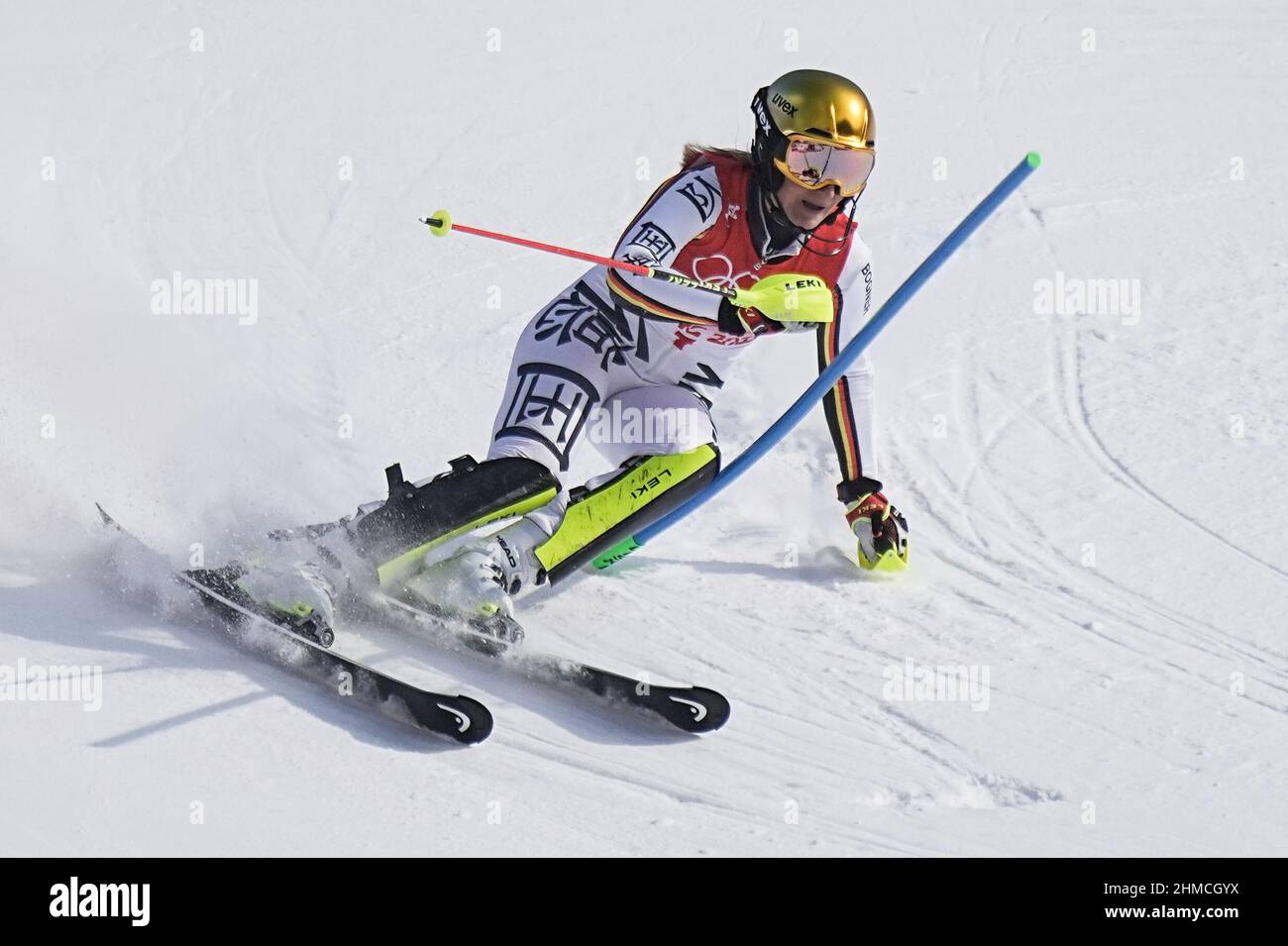 Yanqing, Chine. 09th févr. 2022. Jeux olympiques, ski alpin, Slalom, femmes, 2nd courent au Centre national de ski alpin. Lena Dürr d'Allemagne en action. Credit: Michael Kappeller/dpa/Alay Live News Banque D'Images