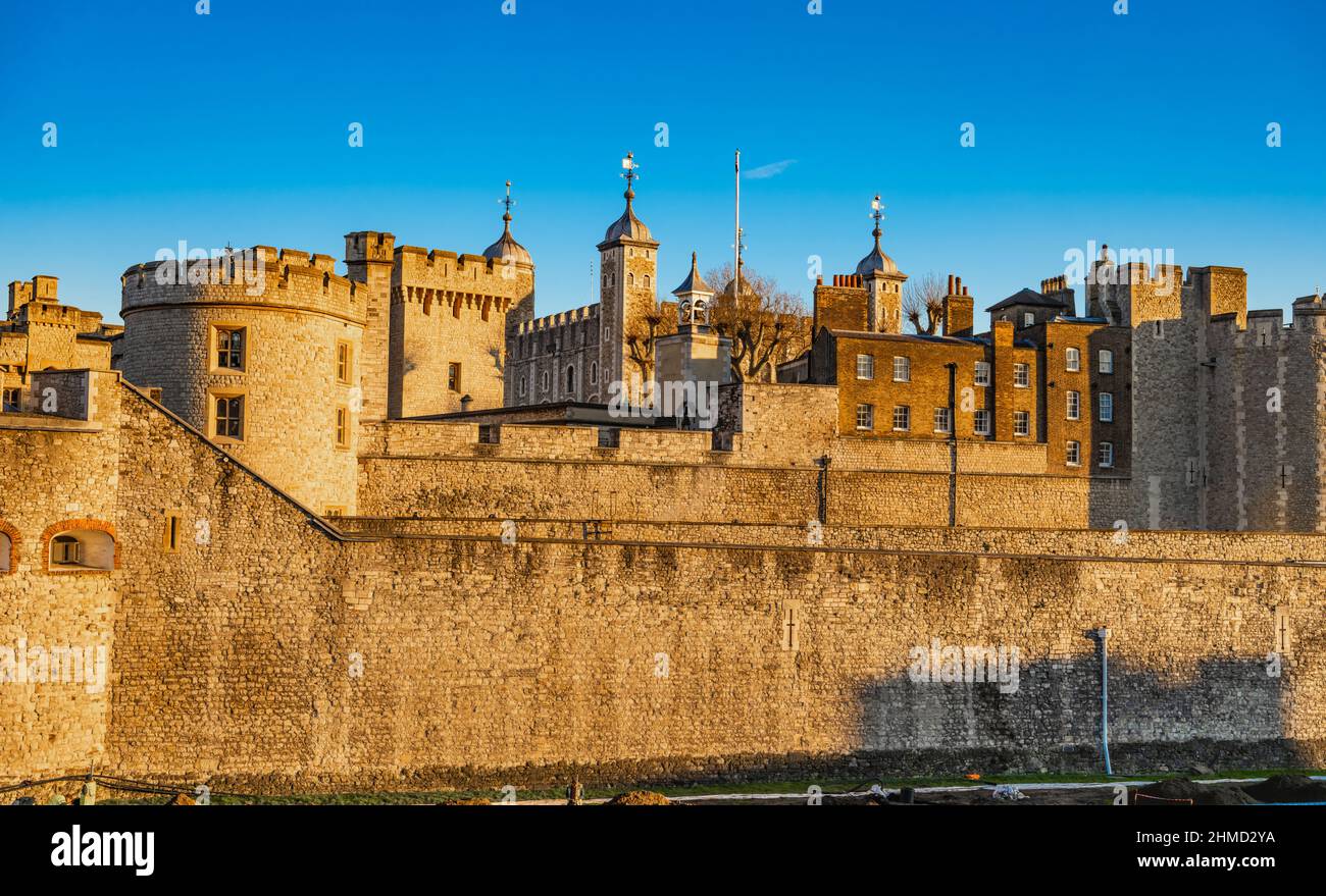 Coucher de soleil sur la Tour de Londres. Banque D'Images
