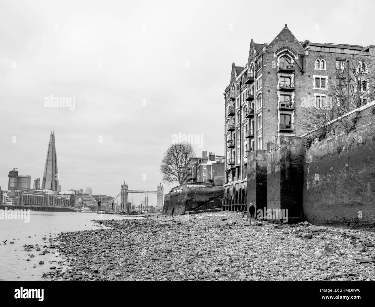 B&W Oliver's Wharf, Wapping High Street, Shard et Tower Bridge. Banque D'Images
