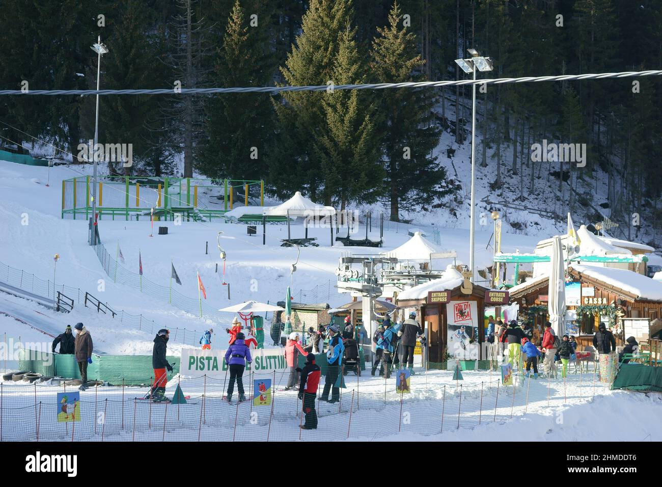 Village de Canazei, Trentin-Haut-Adige, dolomites, Italie - hiver 2021-22 - piste de ski Banque D'Images