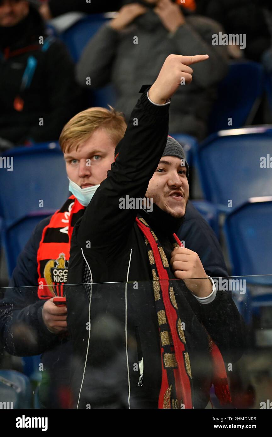 PSG - OGC Nice un fan de l'OGC Nice envahit les ultras de la PSG lors du match du 16th jour de la Ligue 1, entre Paris Saint-Germain et l'OGC Banque D'Images