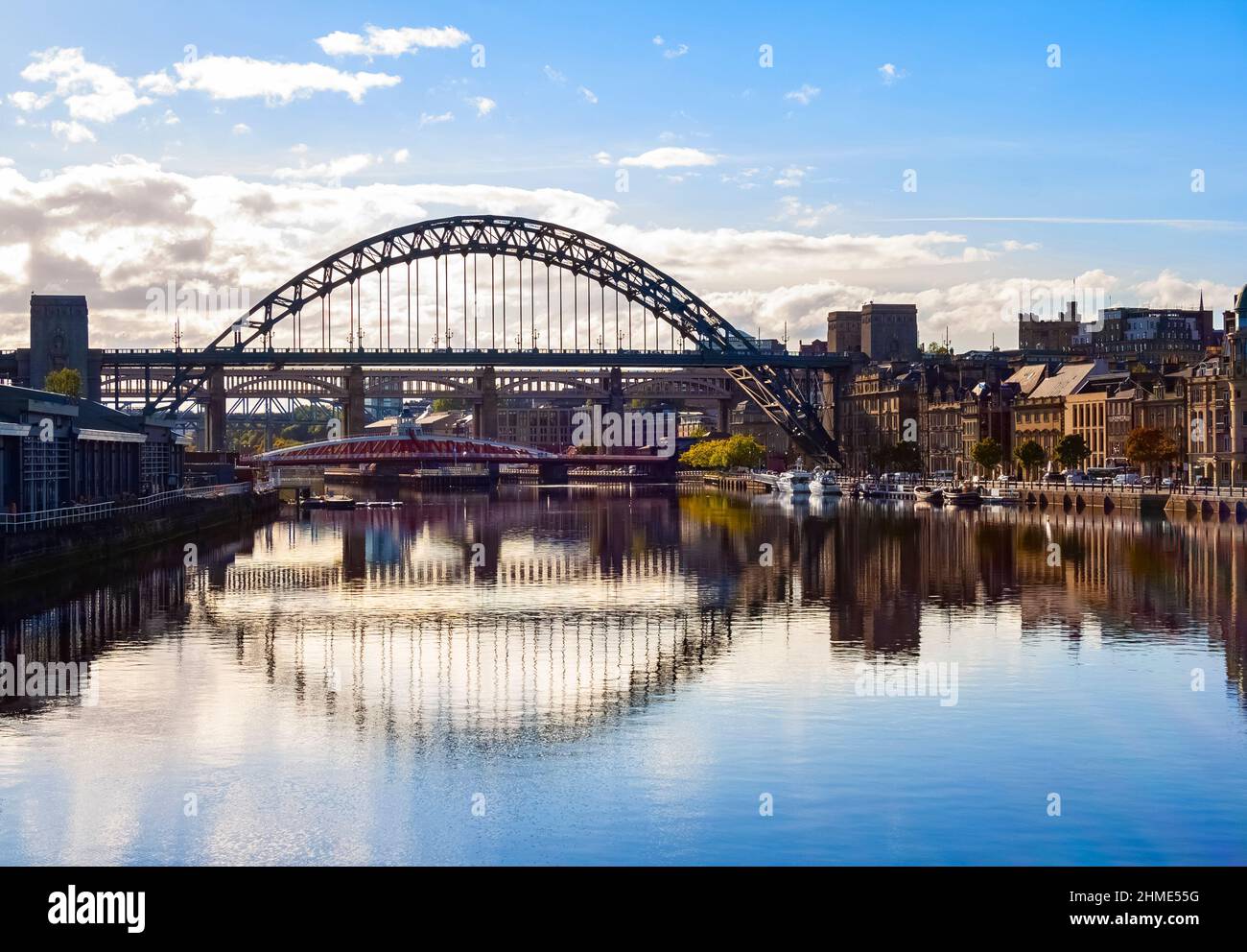 Vue sur les ponts au-dessus de la rivière Tyne à Newcastle et à Gateshead Banque D'Images