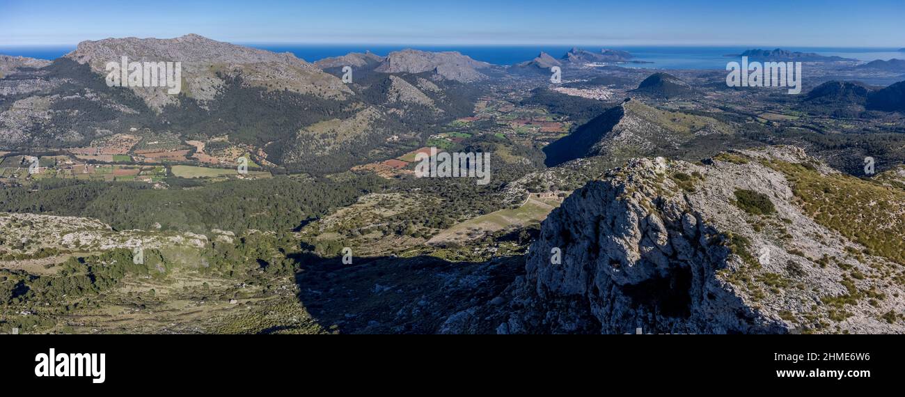 sommet de Cucuia de Fartaritx, baie d'Alcudia en arrière-plan, Pollença, Majorque, Iles Baléares, Espagne Banque D'Images