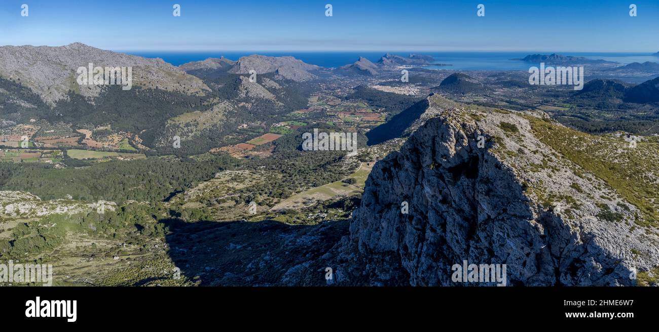 sommet de Cucuia de Fartaritx, baie d'Alcudia en arrière-plan, Pollença, Majorque, Iles Baléares, Espagne Banque D'Images