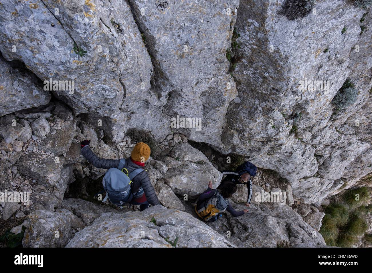 Alpinistes démontant tout le col de montagne, Pollença, Majorque, Iles Baléares, Espagne Banque D'Images