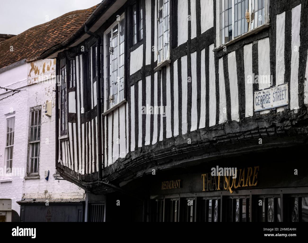 Thai Square & Tudor Tavern Restaurant St. Albans Hertfordshire - gros plan sur l'architecture de style Tudor Banque D'Images