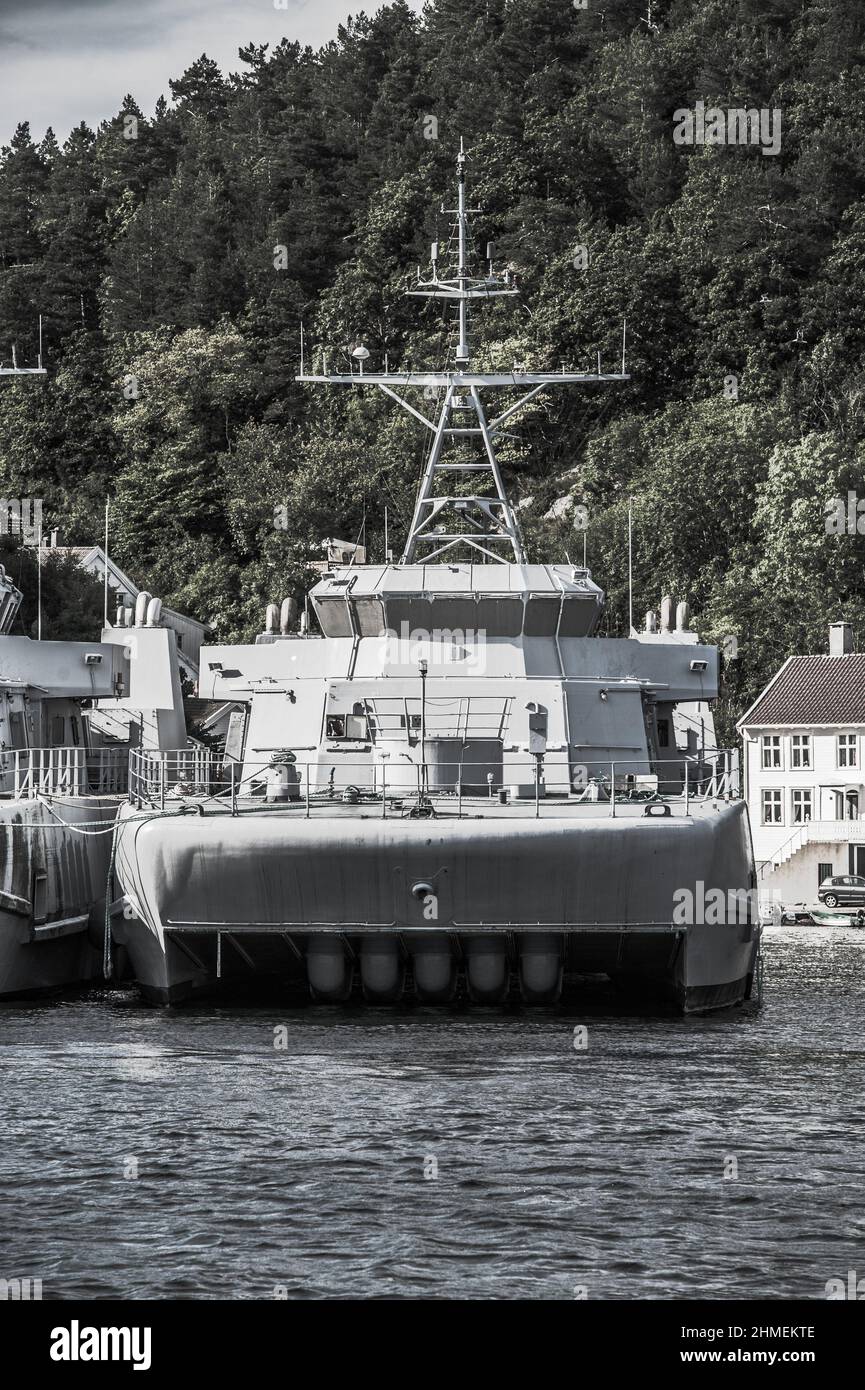 Norvège, Mandal - août 8 2010 : ancien chasseur de mines KNM Oksøy M340 de la Marine norvégienne mise en place à Kleven. Banque D'Images