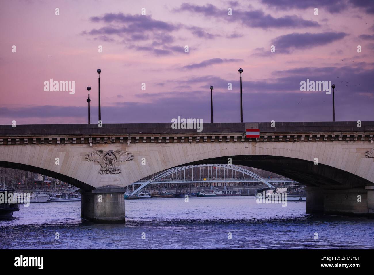 Vue rapprochée du pont d'Iena sur la Seine, Paris Banque D'Images