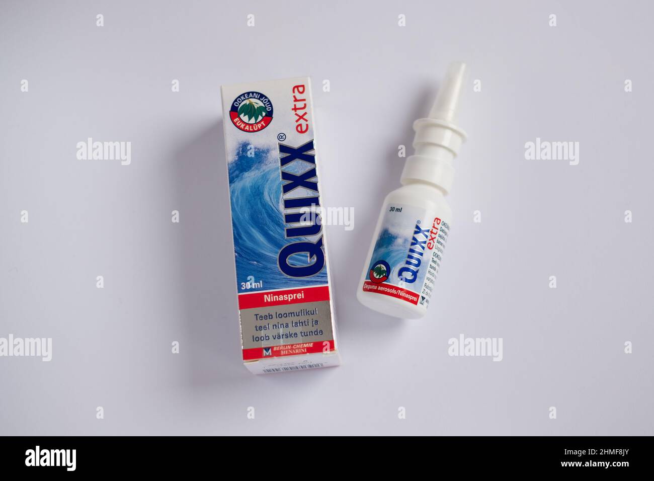 Tallinn, Estonie - 02.08.2022: Quixx extra hypertonique spray nasal par Berlin-Chemie Menarini pour libérer le nez et les cavités obstrués par le froid, la grippe ou a Banque D'Images