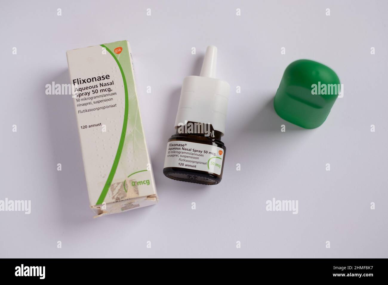 Tallinn, Estonie - 02.08.2022: Flixonase aqueux Nasal Spray par GSK contenant du propionate de fluticasone pour libérer le nez et les cavités obstrués par le froid Banque D'Images