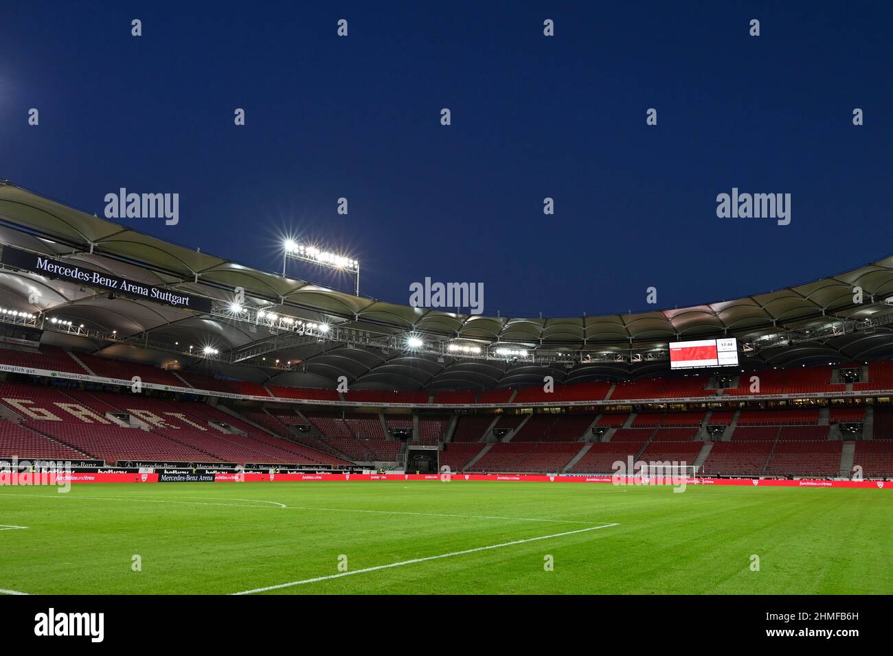 Vue d'ensemble, stade vide, heure bleue, Mercedes-Benz Arena, Stuttgart, Bade-Wurtemberg, Allemagne Banque D'Images