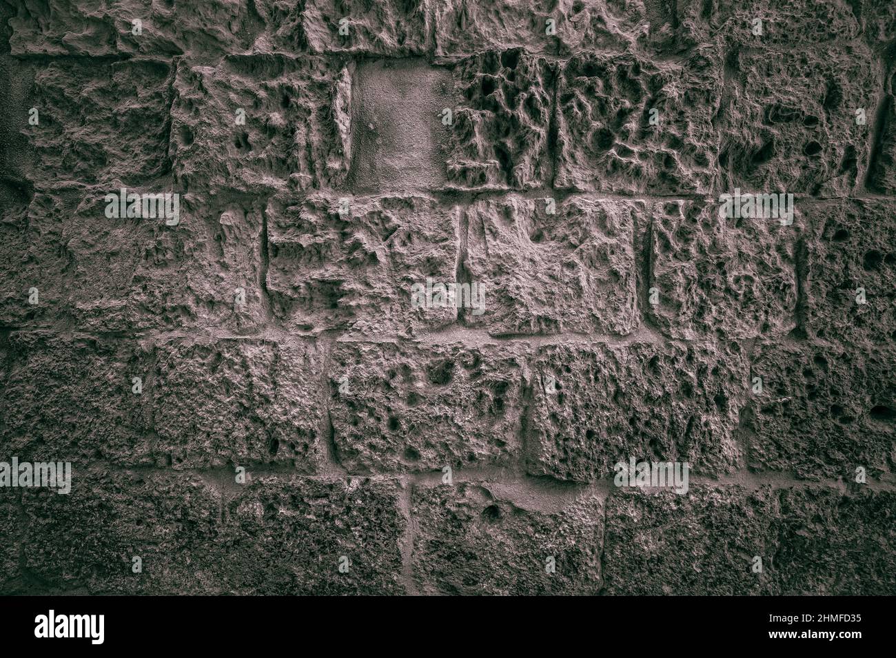 Un mur de calcaire érodé à Mdina Banque D'Images