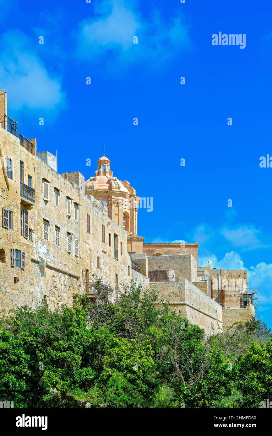 Les beaux murs de la ville médiévale de Mdina Banque D'Images