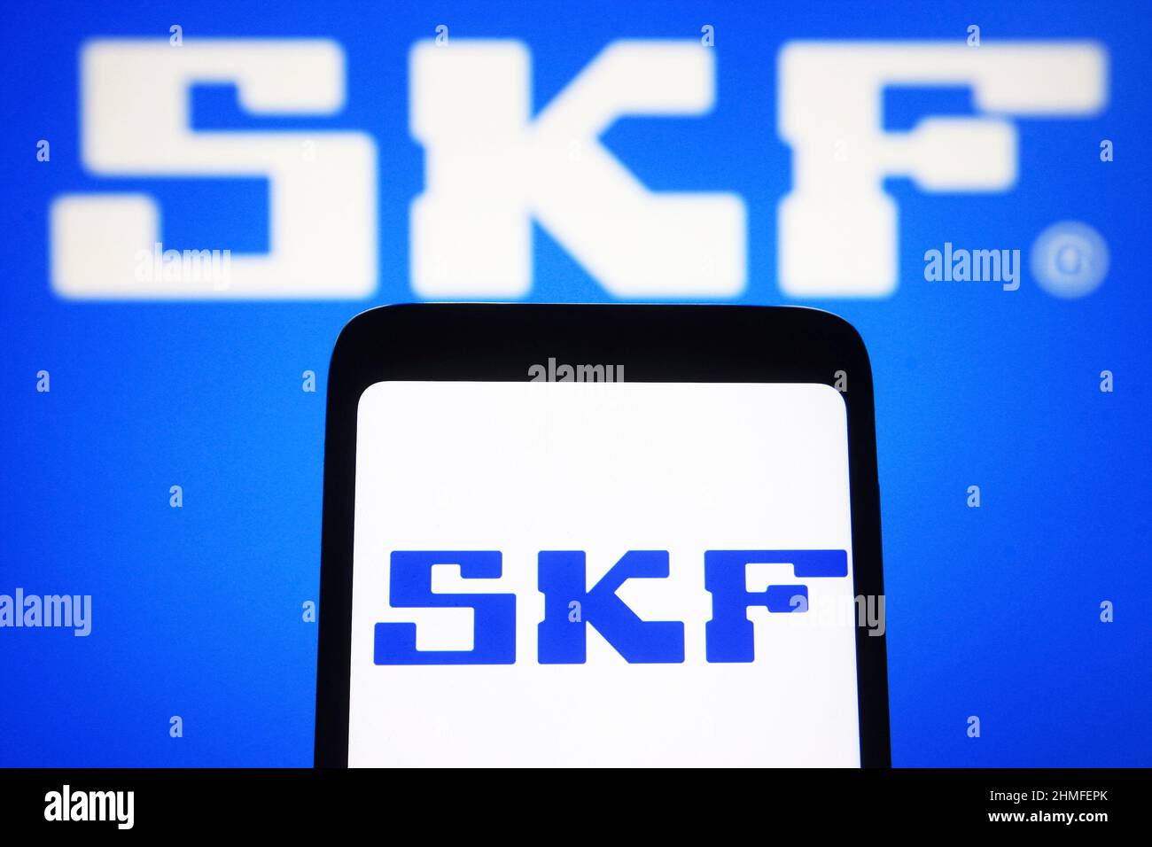 Ukraine. 9th févr. 2022. Dans cette illustration, le logo AB SKF est visible sur un smartphone et un écran d'ordinateur. (Credit image: © Pavlo Gonchar/SOPA Images via ZUMA Press Wire) Banque D'Images