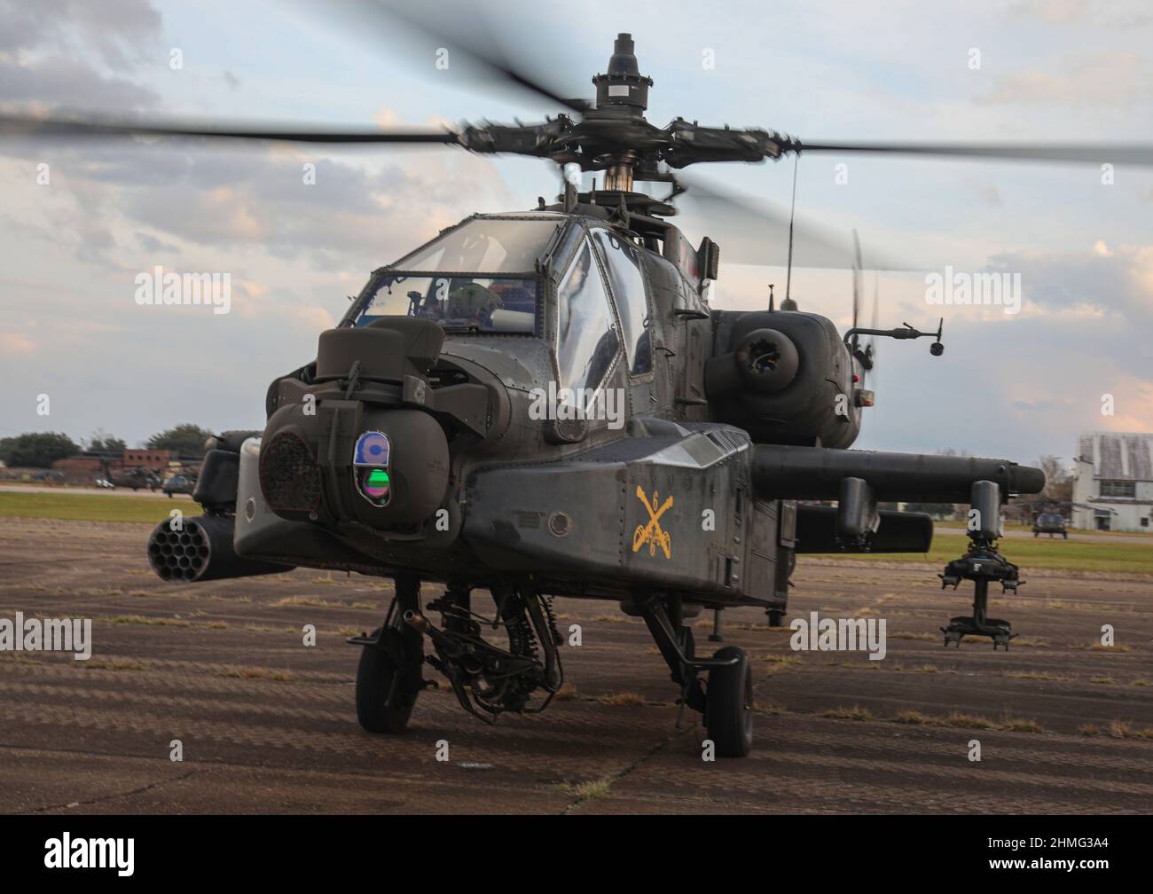 Les soldats de l'armée américaine affectés à la Brigade de l'aviation de combat 10th, qui fait partie de la Force opérationnelle six Shooter, effectuent des opérations aériennes à l'aéroport international d'Alexandria le 9 janvier 2022. Les soldats de Falcon en Louisiane participent au JRTC. (É.-U. Photo de l'armée par le Sgt. Michael Wilson) Banque D'Images