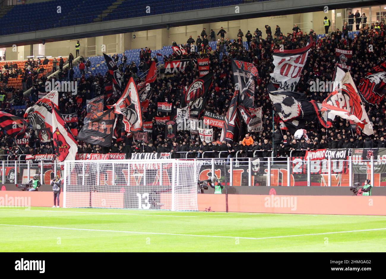 MILAN ITALIE- février 9 Stadio G Meazza AC Milan supporters lors du match  de la coupe d'Italie de Frecciarossa entre l'AC Milan et la SS Lazio au  Stadio G. Meazza le 9