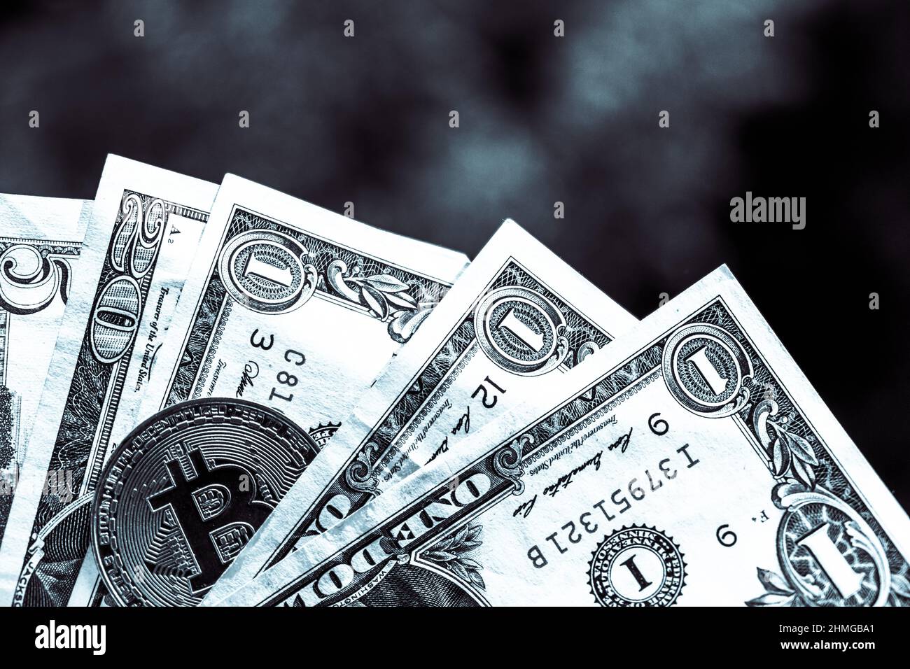 Dollars et Bitcoin. Économie et taux de change du dollar. Photo de haute qualité Banque D'Images