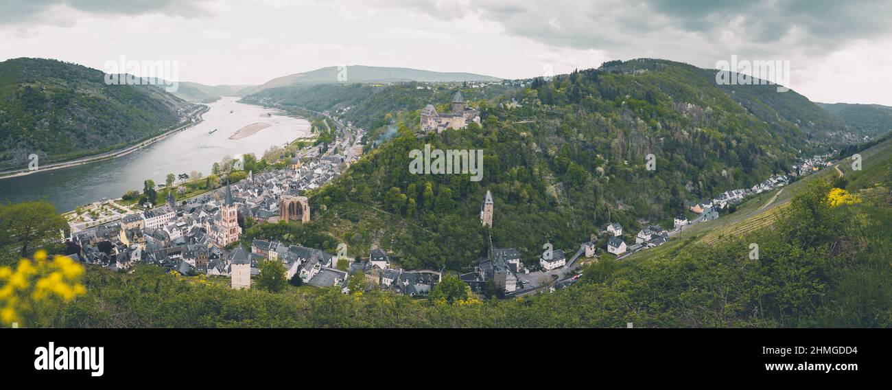 Vue panoramique de la Bacharach, une ville du quartier de Mayence-Bingen, Allemagne. Banque D'Images