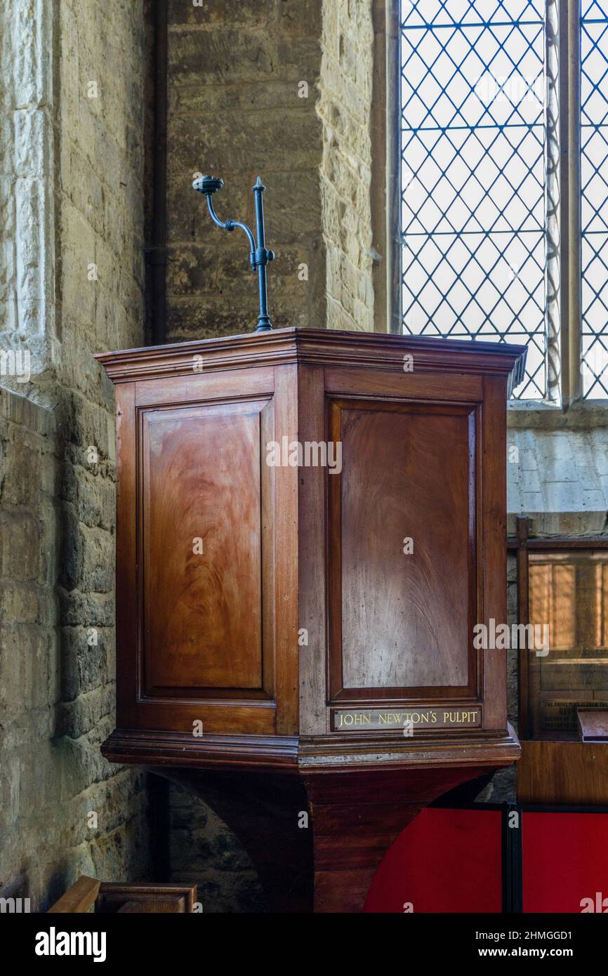 La chaire de John Newton dans l'église de St Pierre & St Paul, Olney, Buckinghamshire, Royaume-Uni ; il était surtout connu pour avoir écrit l'hymne Amazing Grace Banque D'Images