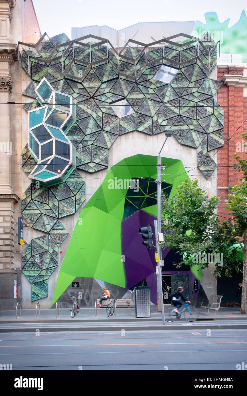 Melbourne, Victoria / Australie - RMIT Story Hall rénovation avec toit vert et verrière par ARM Architecture Banque D'Images